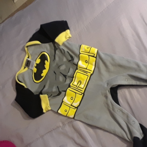 Size 3-6m baby boy Batman footie pyjamas onesie - Picture 10 of 13